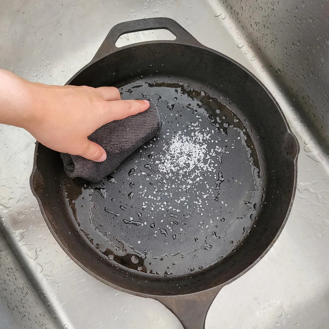 Cleaning Cast Iron pan with Caron & Doucet Cast Iron Scrub 