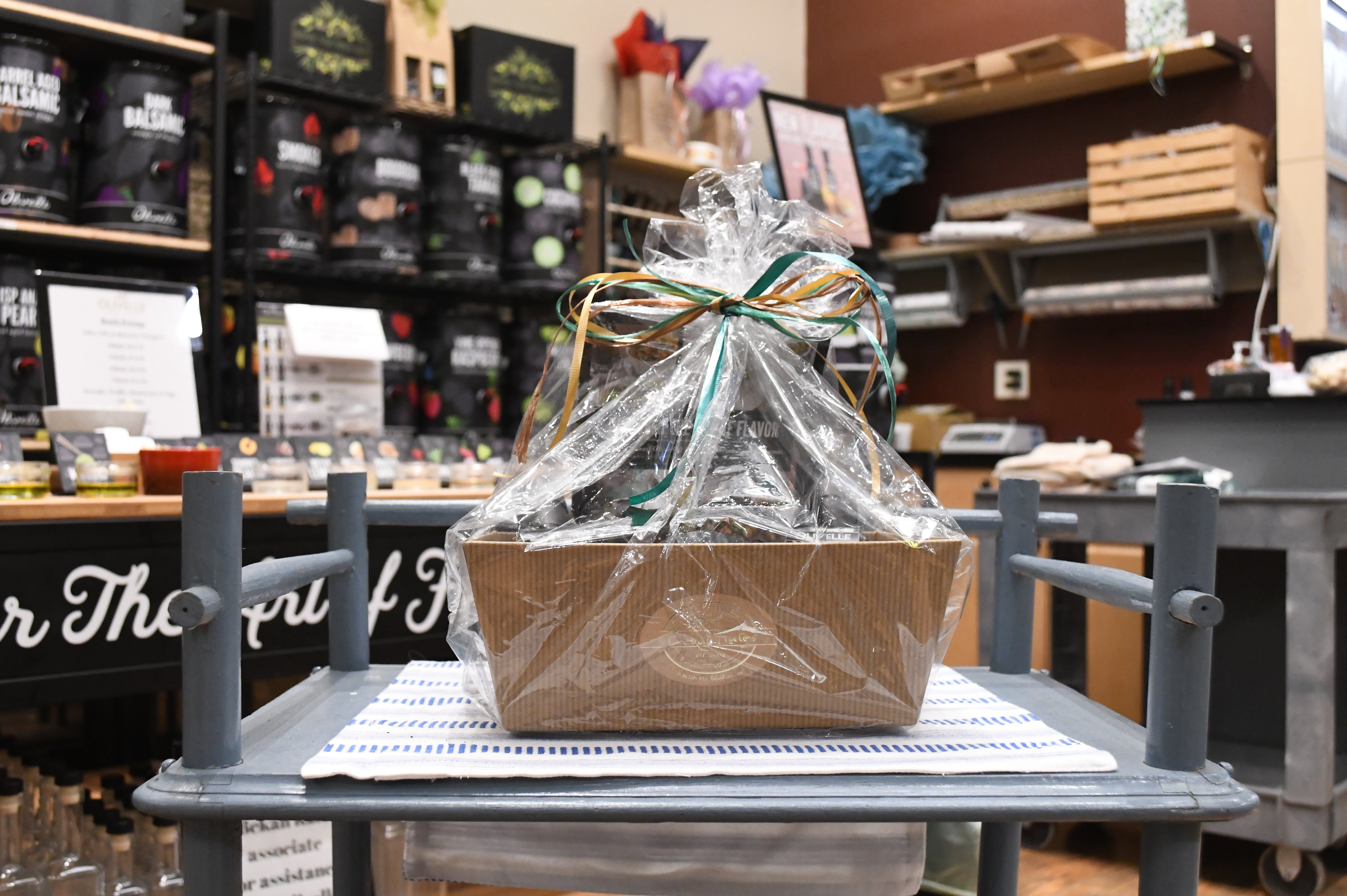 Olivelle Gift Basket