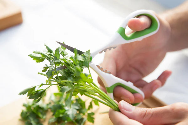 Zyliss Herb Snippers cutting herbs