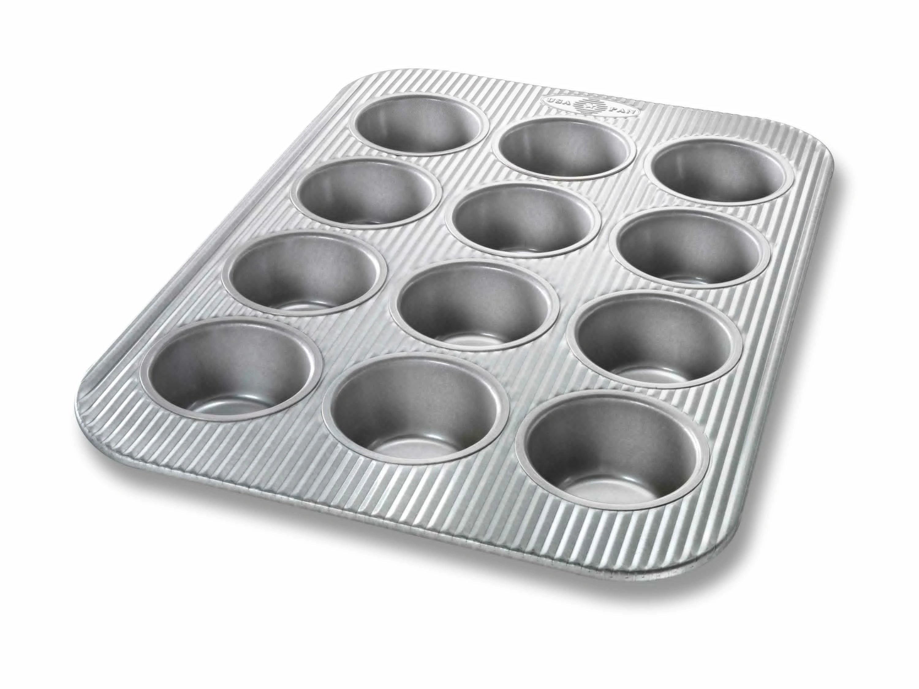 USA Pan Muffin Pan with lid but the picture doesn't show the lid
