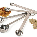 5 measuring spoons with spices