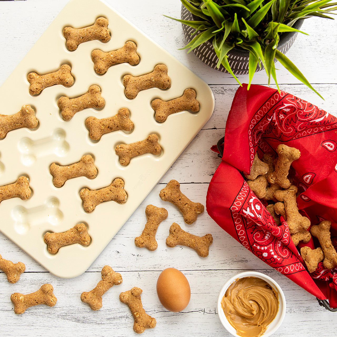 Nordic Ware Puppy Love Baking Pan