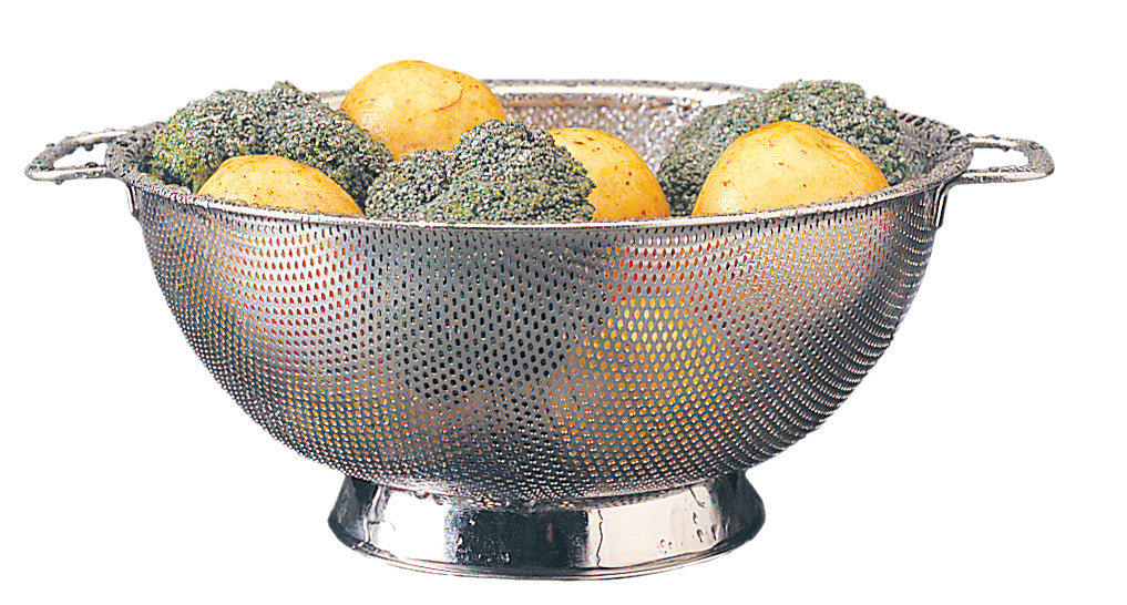 Colander with potatoes and broccoli